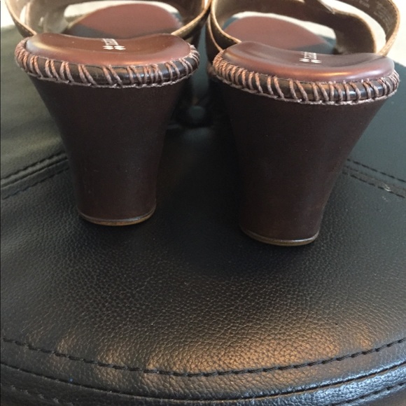 Naturalizer, leather 3” sandals - Picture 3 of 5